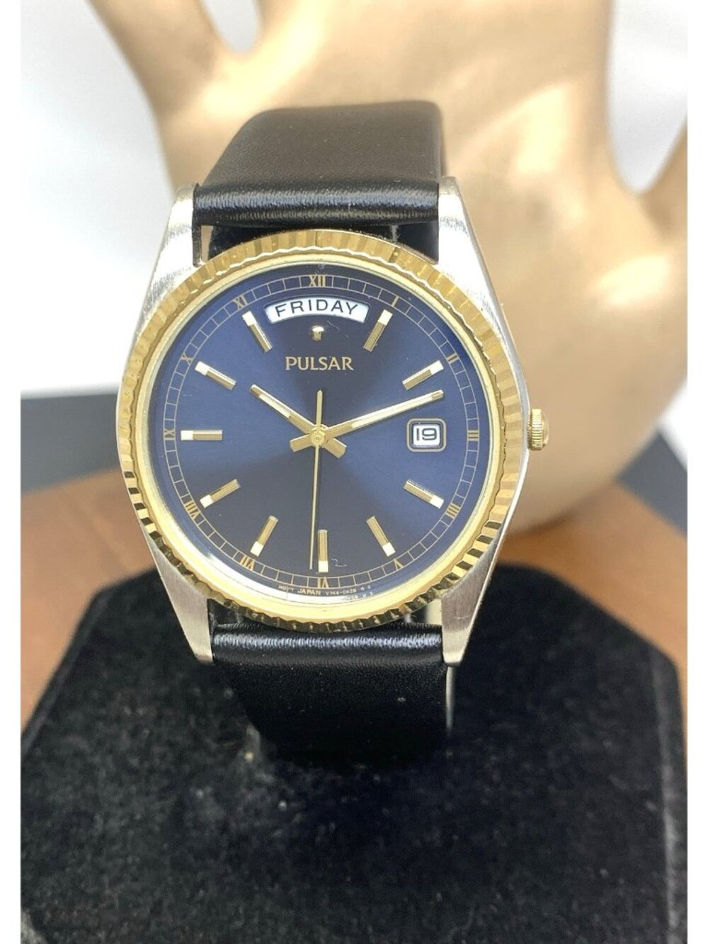 Pulsar Men's Watch V744-0A20 Vintage Quartz Blue Dial Day Date Black Leather